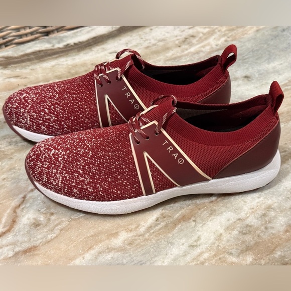 Women’s TRAQ by Alegria Qool Water Resistant Knit Sneaker- Size 39 - Picture 3 of 12